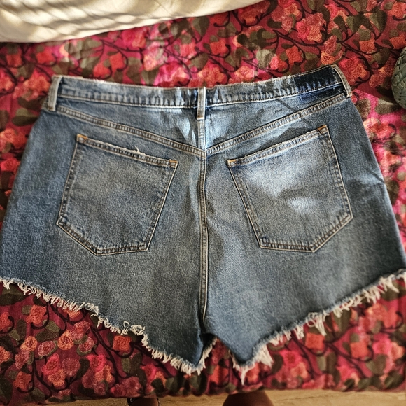 Abercrombie The Mom Short - Picture 2 of 5